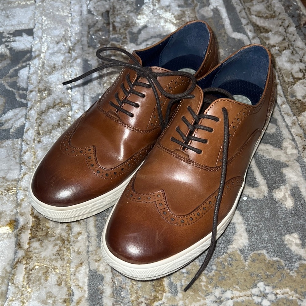 Brown Kenneth Cole mens shoes. Size 7.5